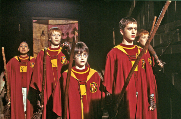 En esta imagen aparece parte del equipo de quiddich de Gryffindor preparados para empezar un partido